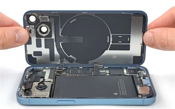 iPhone17新配色来了，部分外壳印度产？