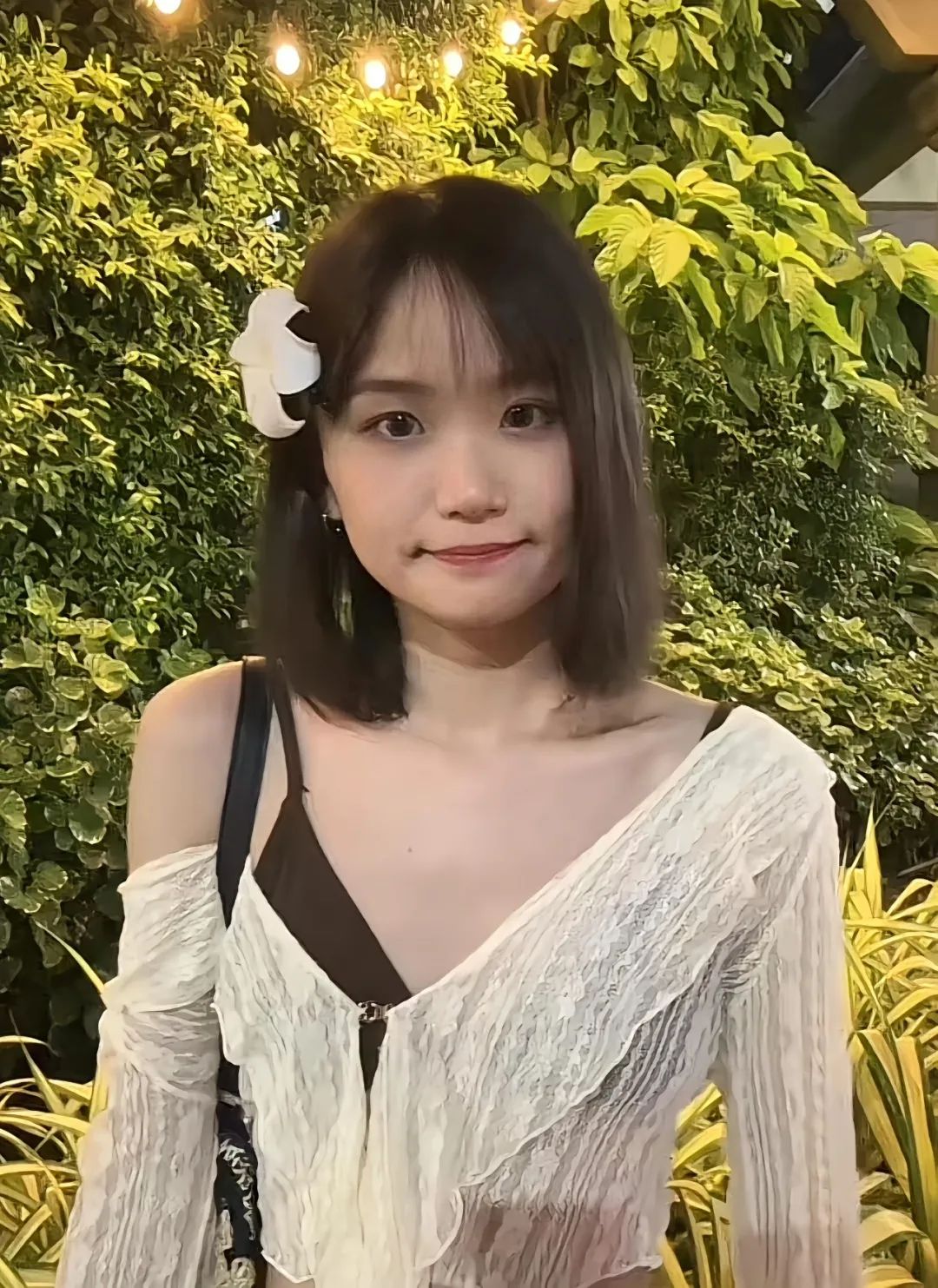 热搜第一!700多万女网红胡楚靓官宣与小5岁男友小袁分手!曾被网友认为是甜蜜配对!她是怎么火的?