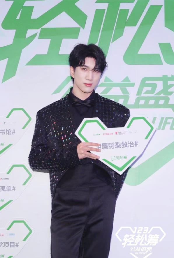 900万粉丝网红韩美娟，自曝25岁就秃头了，并说是做直播的下场！他是怎么走红的？