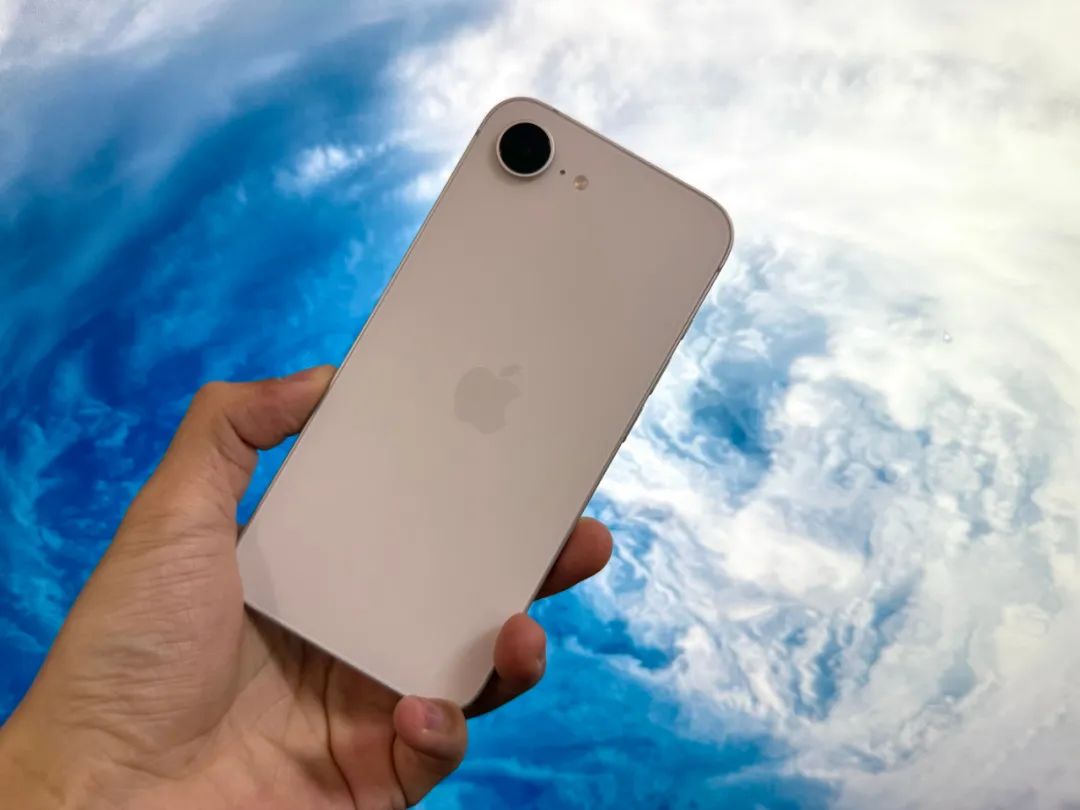 iPhone 17e 来了，还是刘海屏！