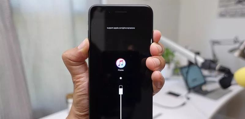 iOS 26「电池门」重现,故意的还是不小心?