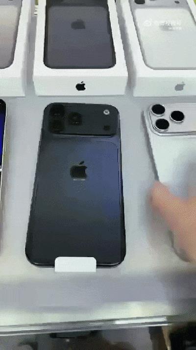 疑似iPhone17ProMax量产机突然曝光，这下真的不演了！