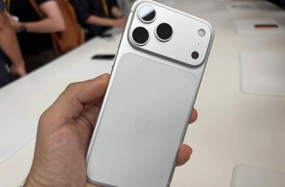 17999元！iPhone17ProMax和华为MateXTs，对打工人太狠了！