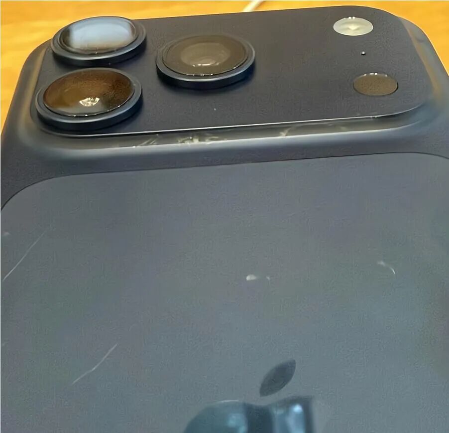 iPhone17ProMax掉漆真相曝光，让果粉彻底无语！