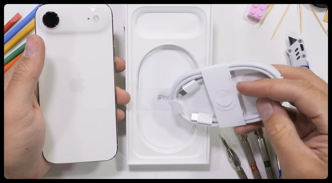 iPhone Air，弯了？