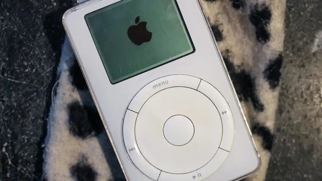 iPod 发布 24 周年，太经典了